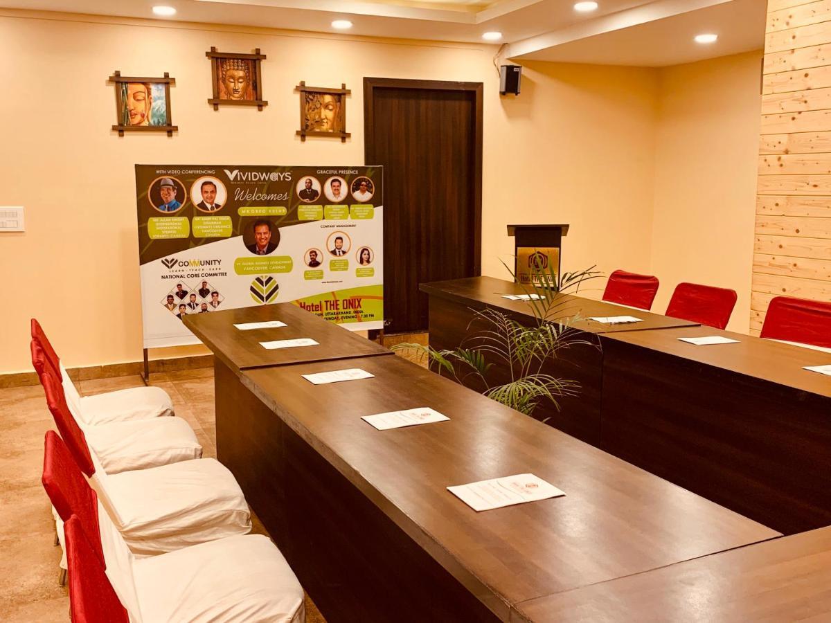 Hotel The Onix Dehradun Bagian luar foto