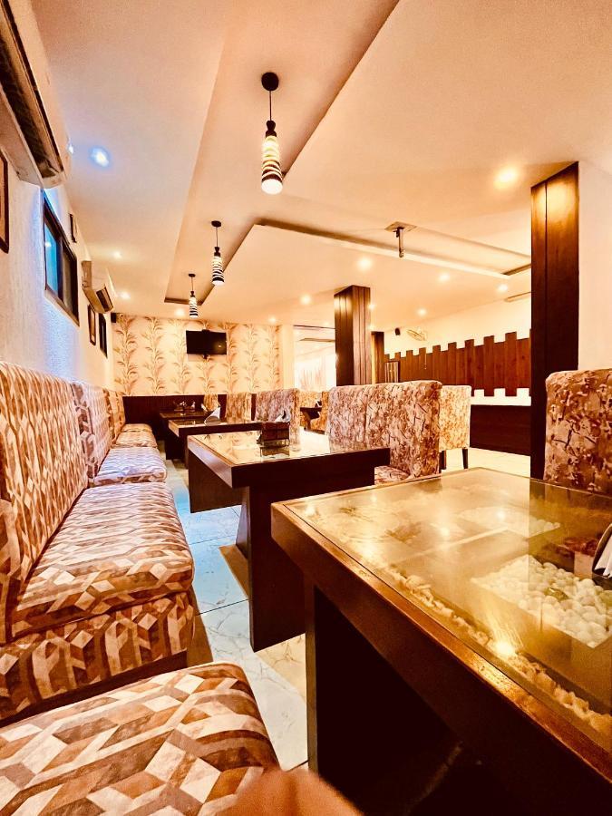 Hotel The Onix Dehradun Bagian luar foto