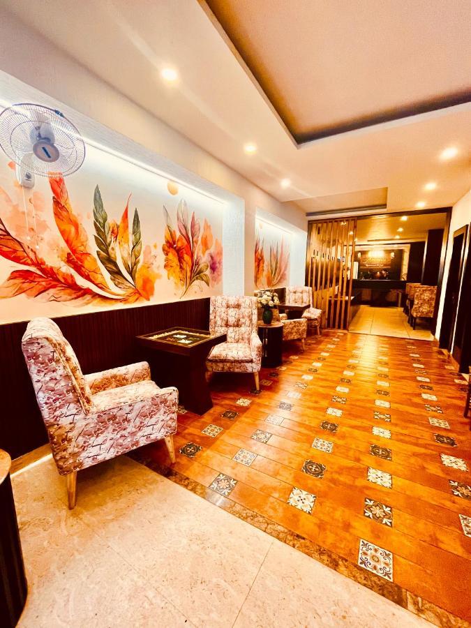 Hotel The Onix Dehradun Bagian luar foto