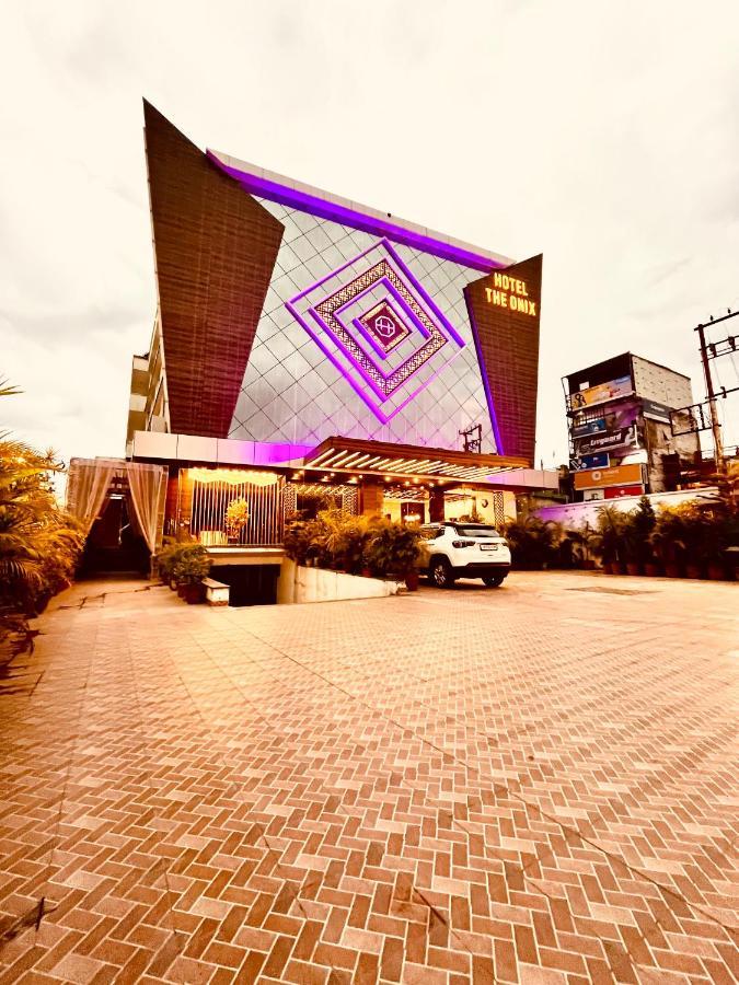 Hotel The Onix Dehradun Bagian luar foto