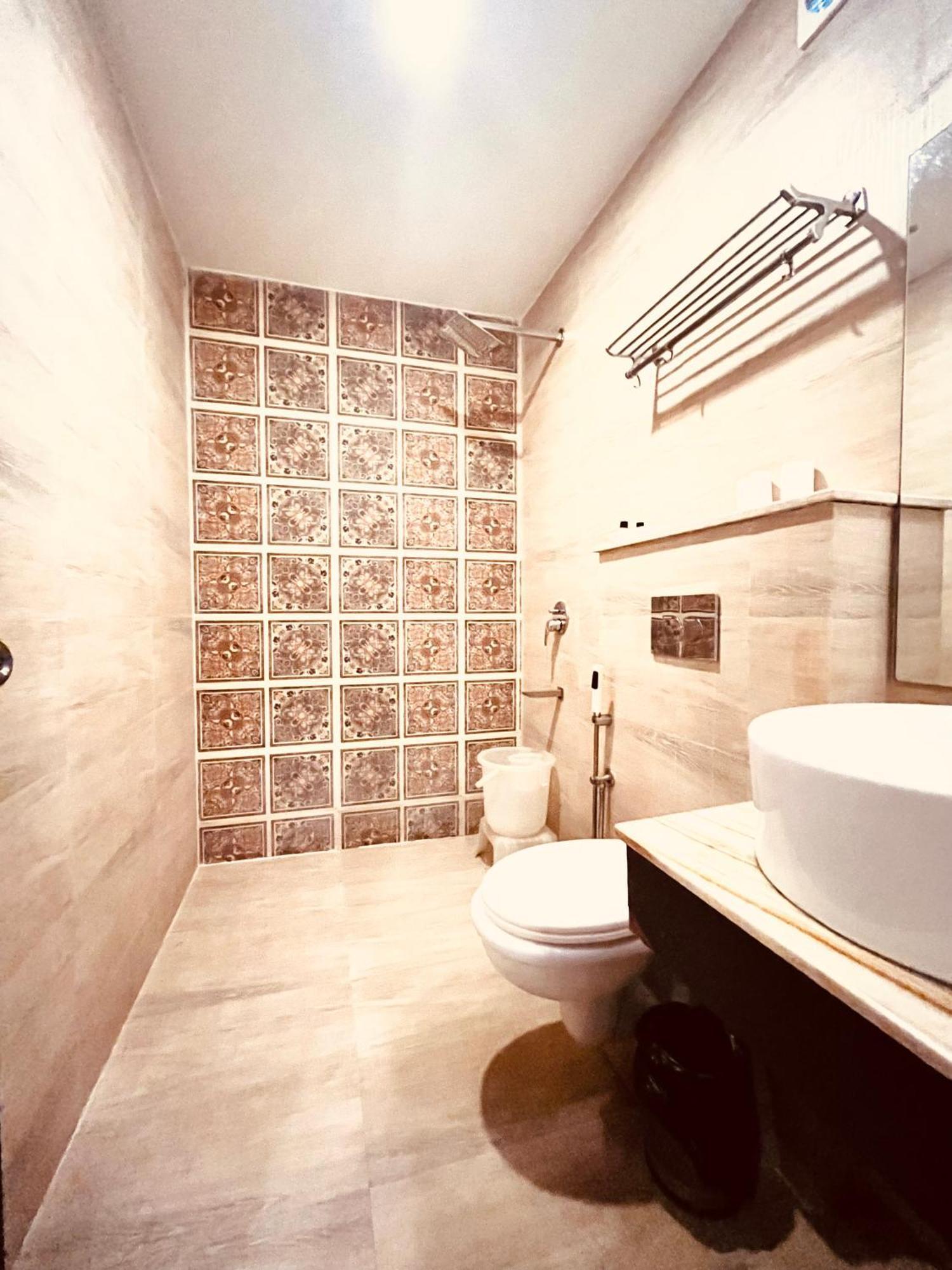 Hotel The Onix Dehradun Bagian luar foto