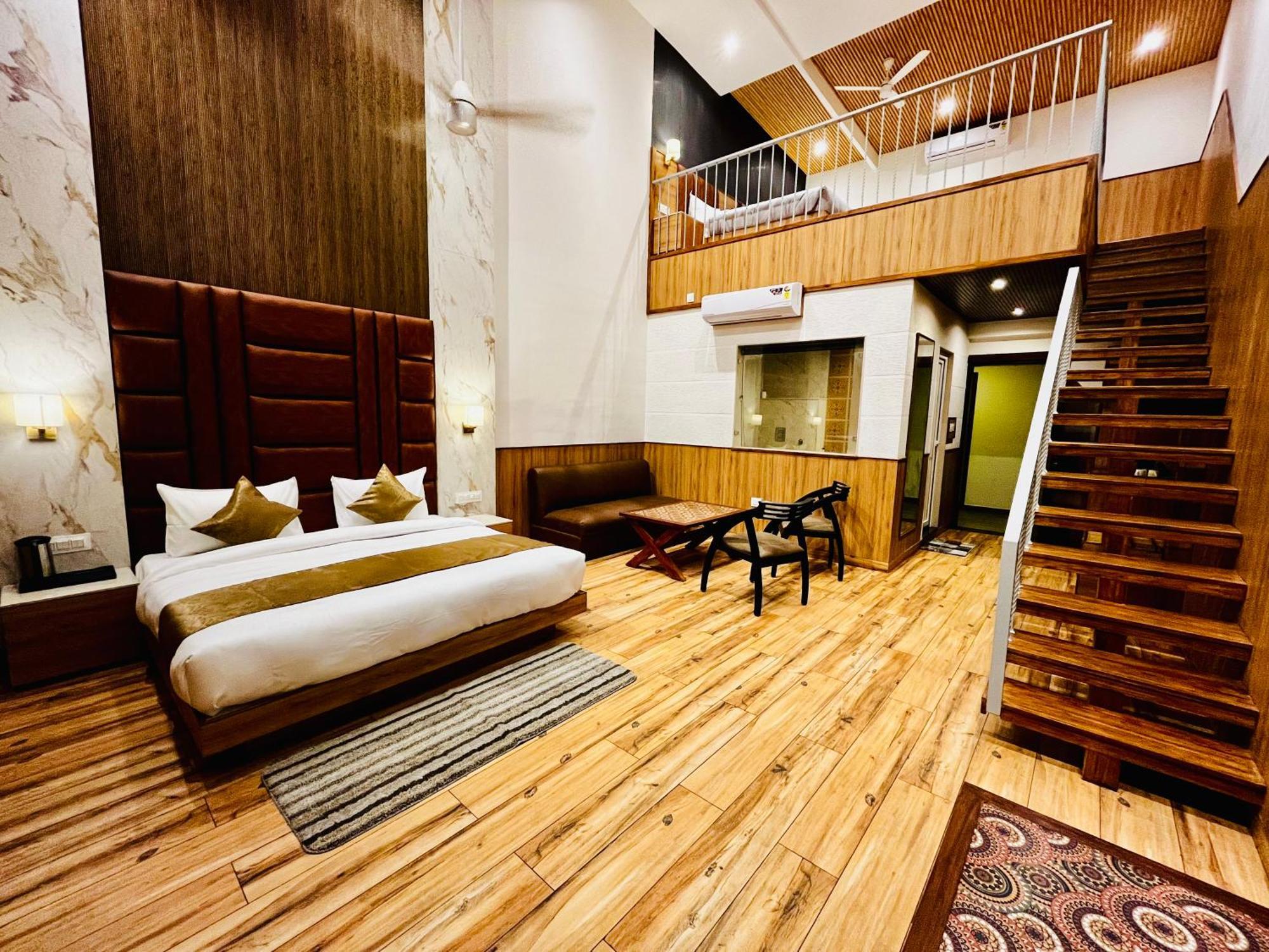Hotel The Onix Dehradun Bagian luar foto