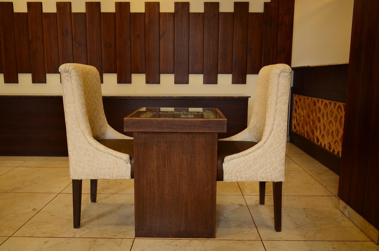 Hotel The Onix Dehradun Bagian luar foto